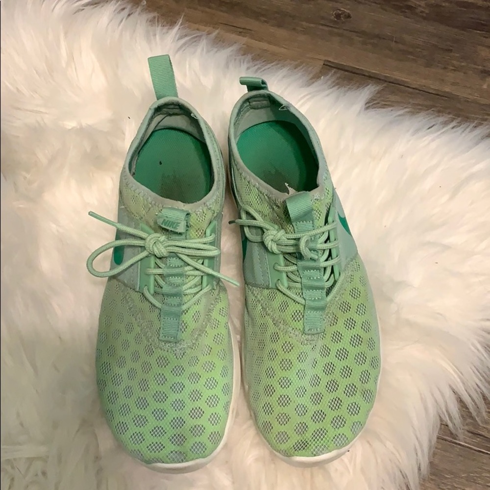 Lightweight mint green NIKEs